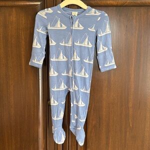 Kate Quinn sail boat footed bamboo pajamas 0-3 NWT